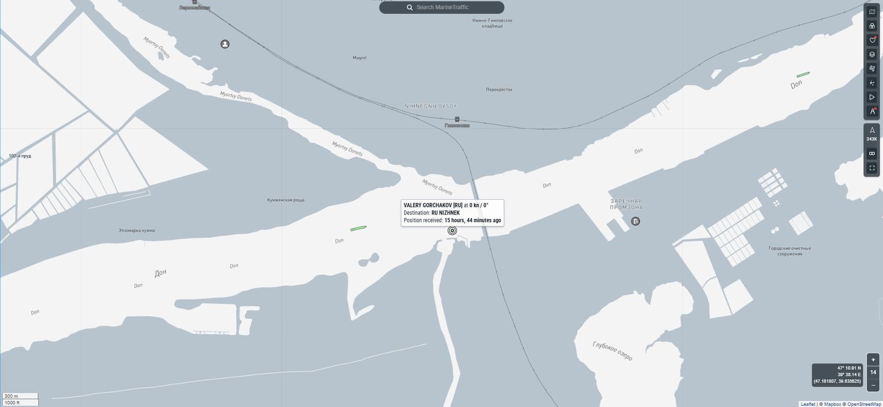 Танкер «Валерий Горчаков» у терминала в порту Ростова-на-Дону