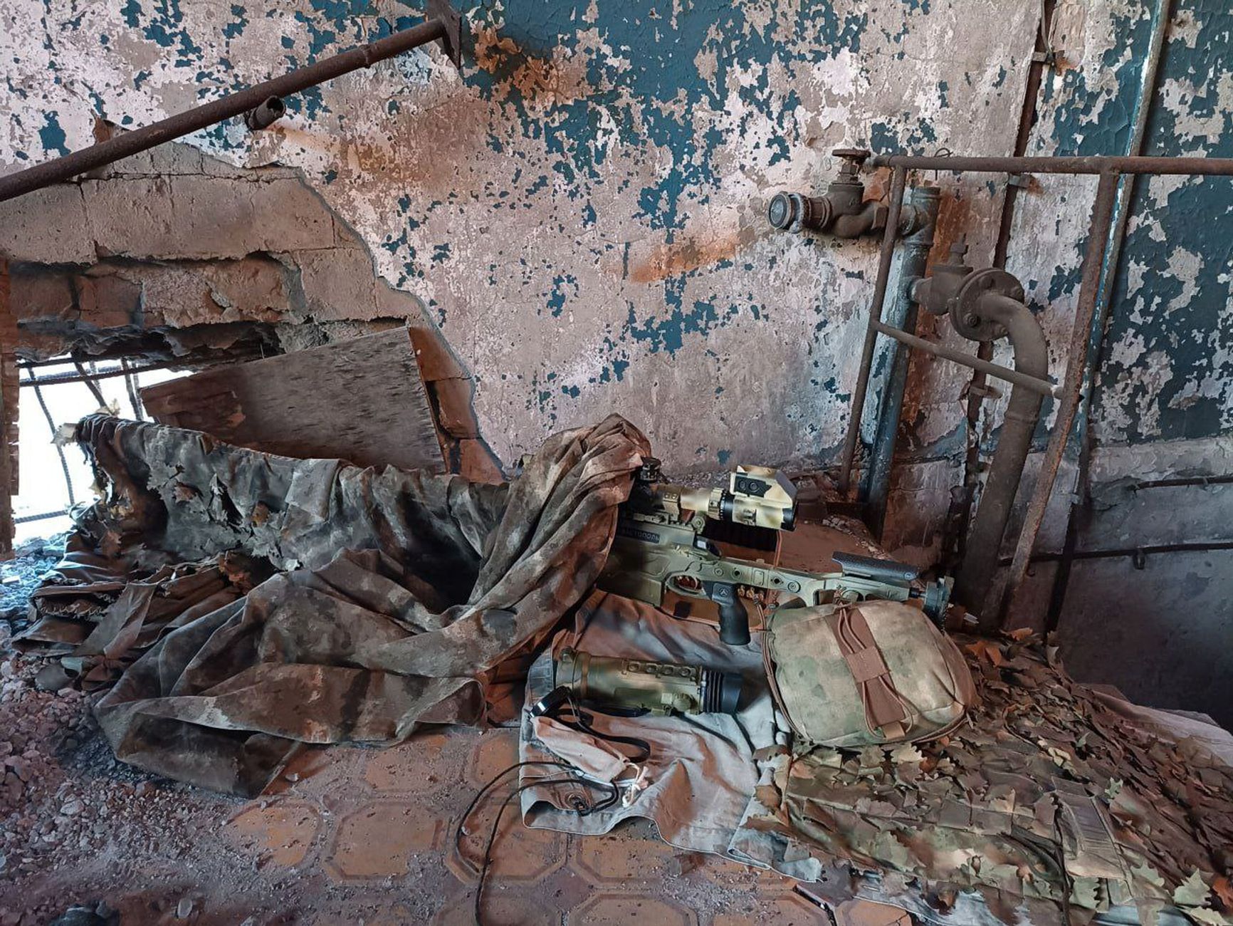 DXL-4 Sevastopol rifle chambered in .375 CheyTac at a Russian sniper position. November 2023.