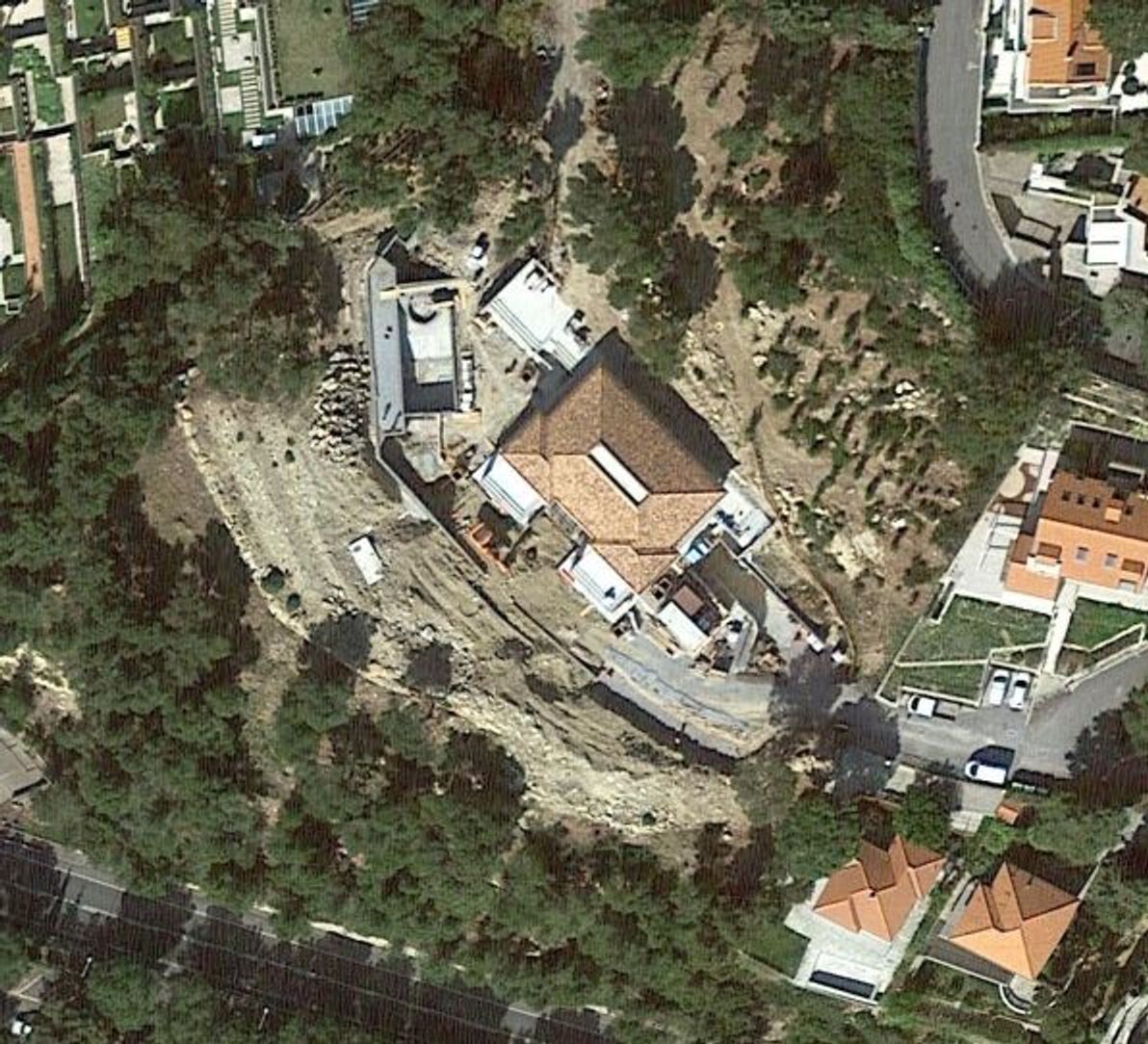 Satellite view of the building (March 1, 2022).