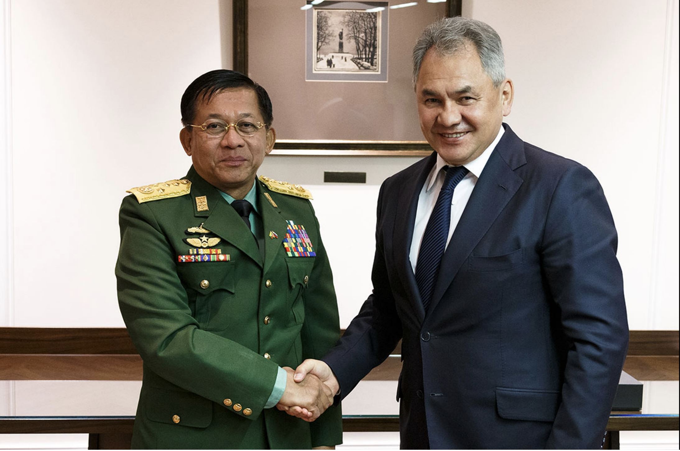 Min Aung Hlaing and Sergei Shoigu.