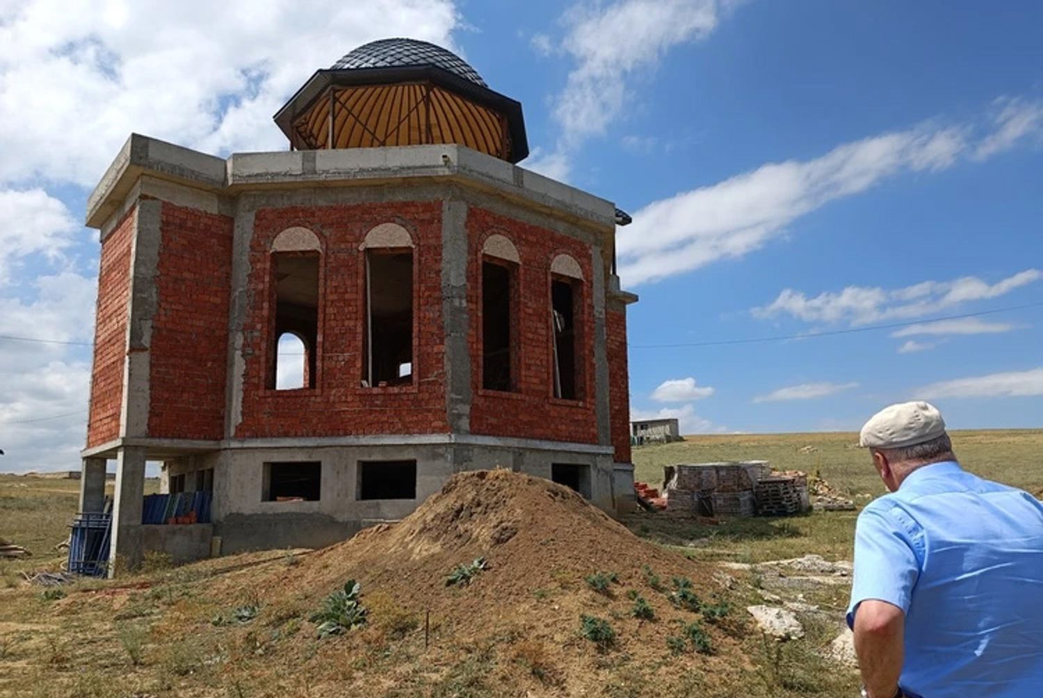 The neighborhood mosque under construction in Sergokala