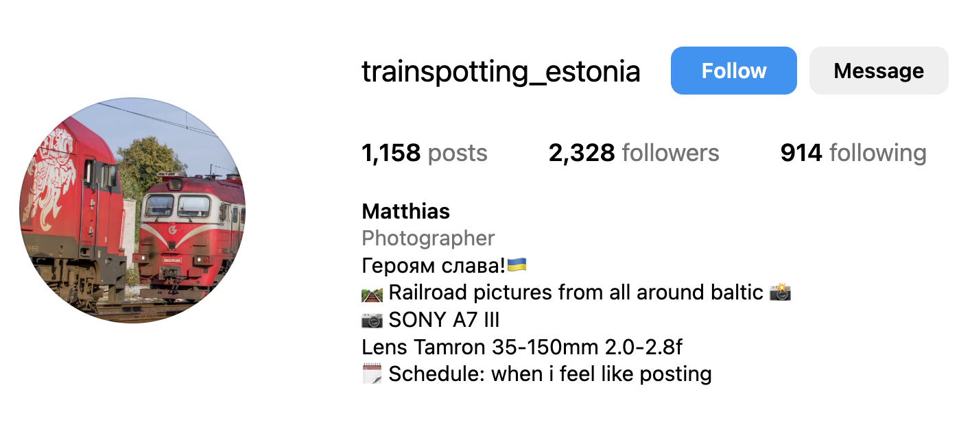 Screenshot of one of Rikka’s Instagram profiles with the phrase “Heroiam Slava” (lit. “Glory to the Heroes”) alongside a Ukrainian flag.