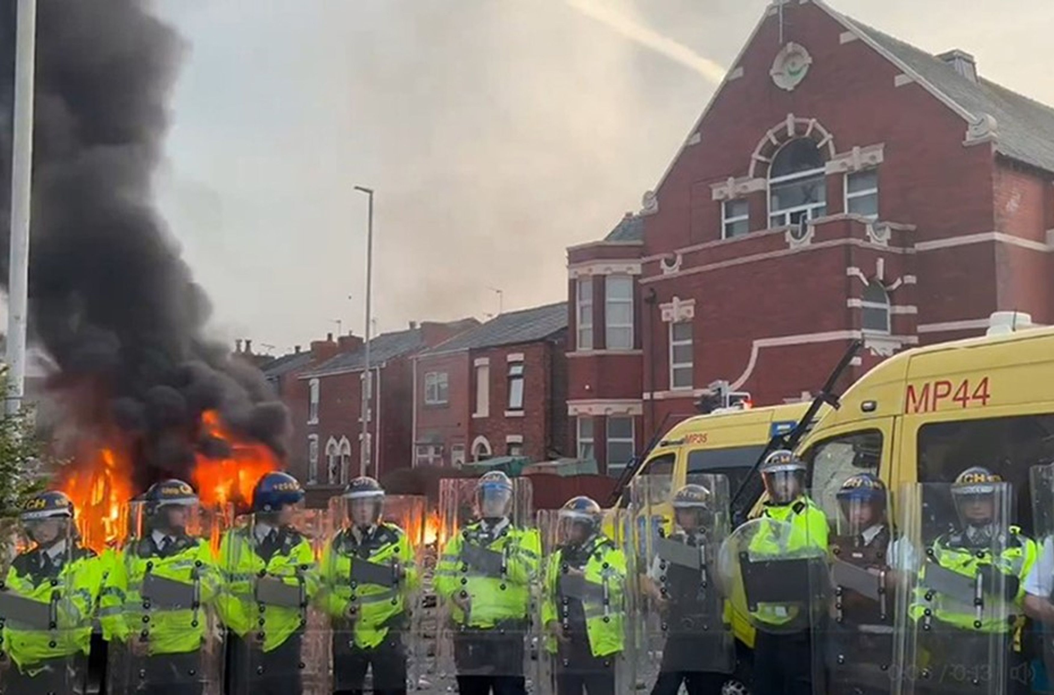 Anti-immigration riots in Southport, UK