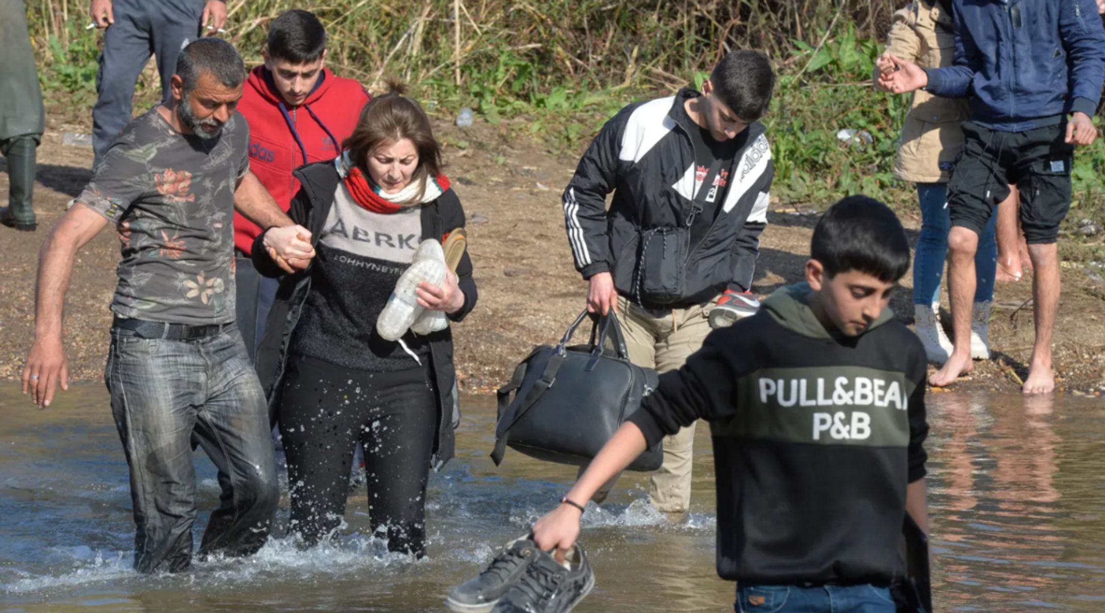 Alawite Syrians flee toward Lebanon from Latakia.