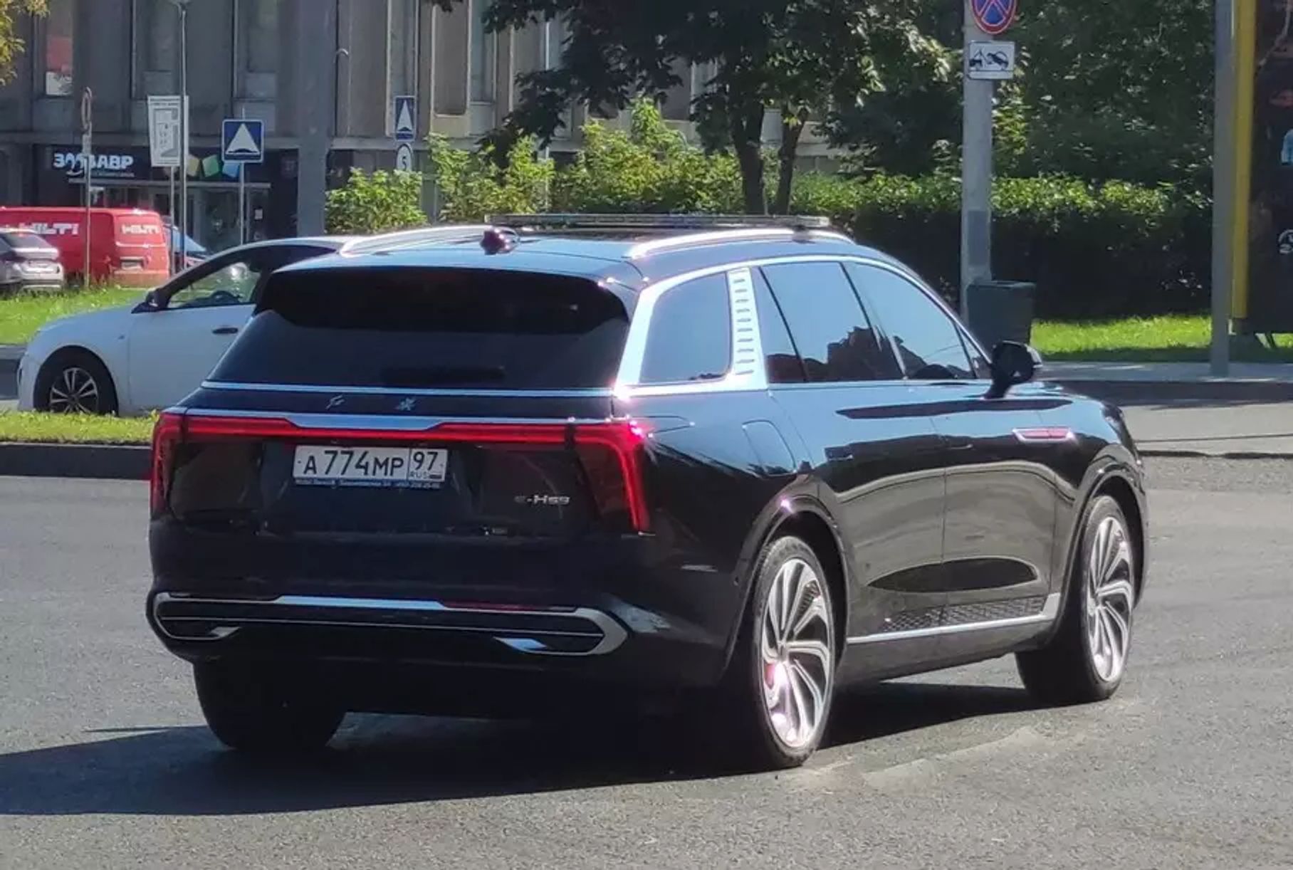 Even the FSB bought a Hongqi E-HS9 crossover in 2023