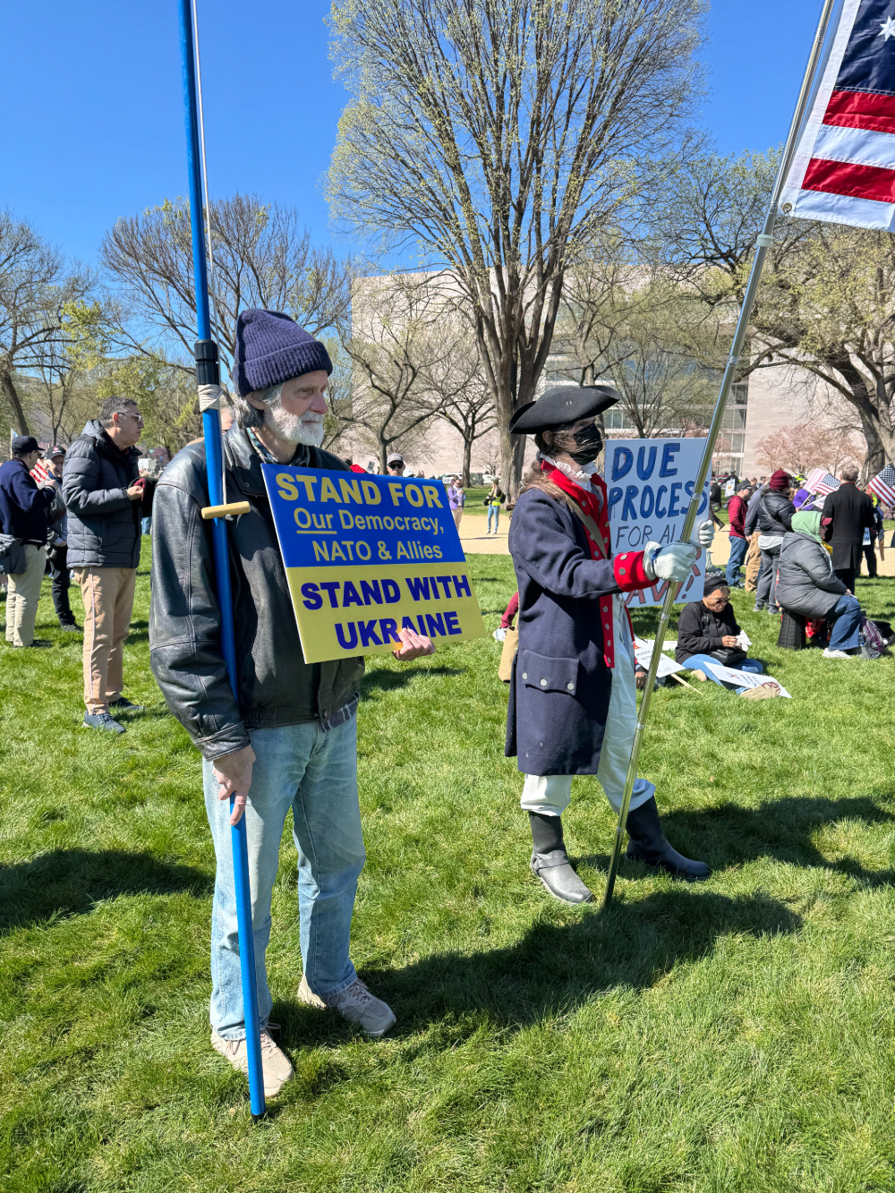 На этот раз несколько шествий и демонстраций в Вашингтоне собрали тысячи, но никак не сотни тысяч человек