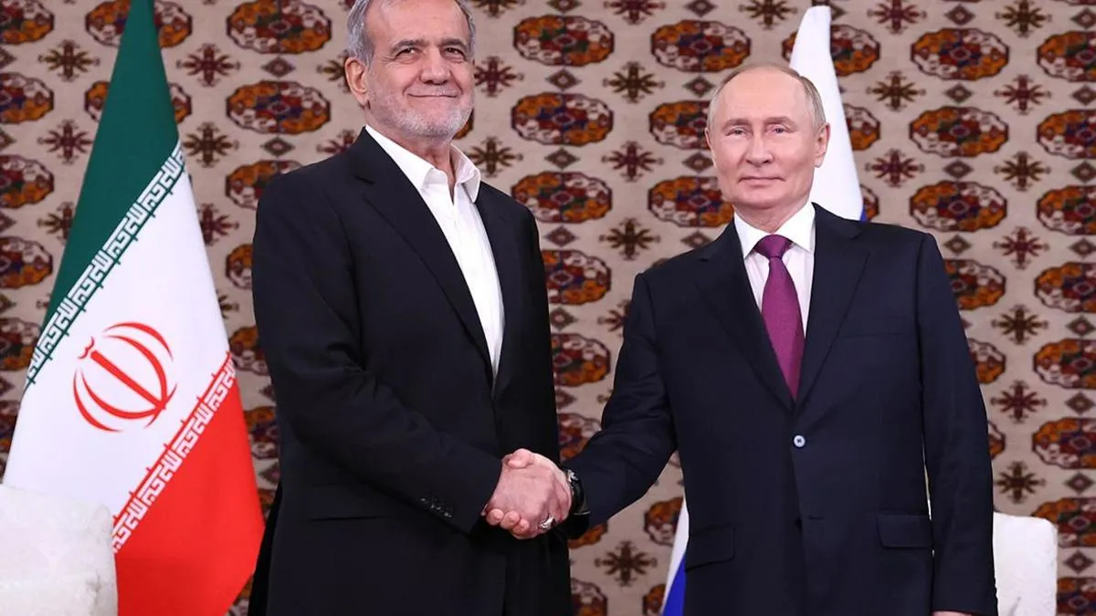 Vladimir Putin and Iranian President Masoud Pezeshkian