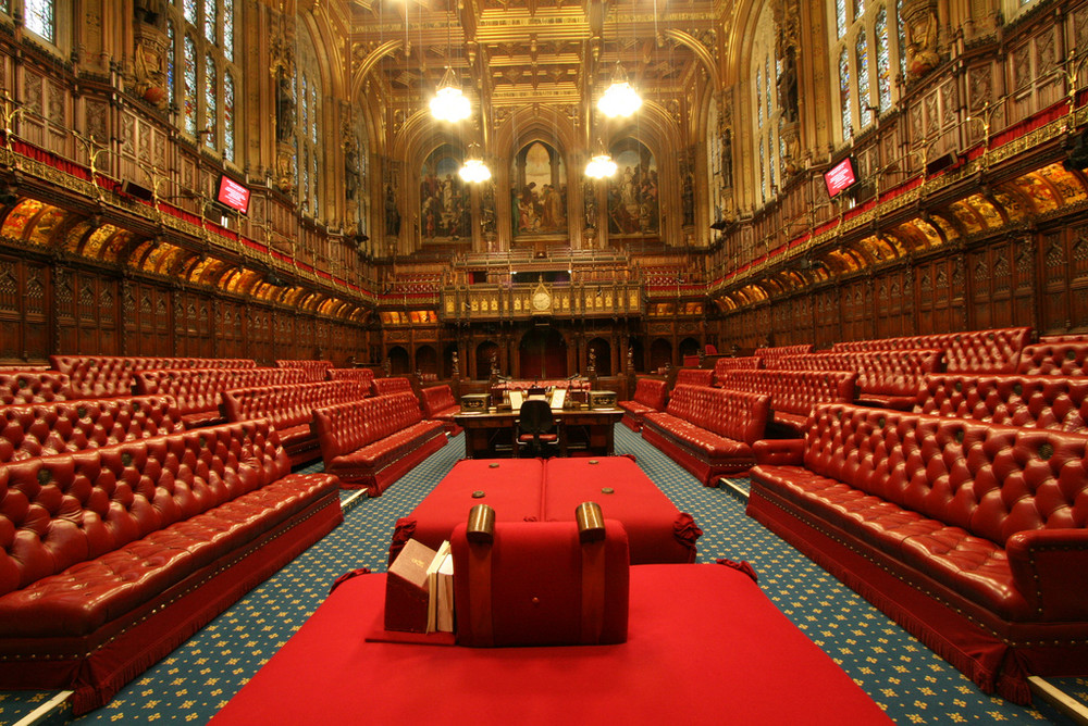 The crimson upholstery of the benches is meant to symbolize the dignity of the monarchy and the aristocracy