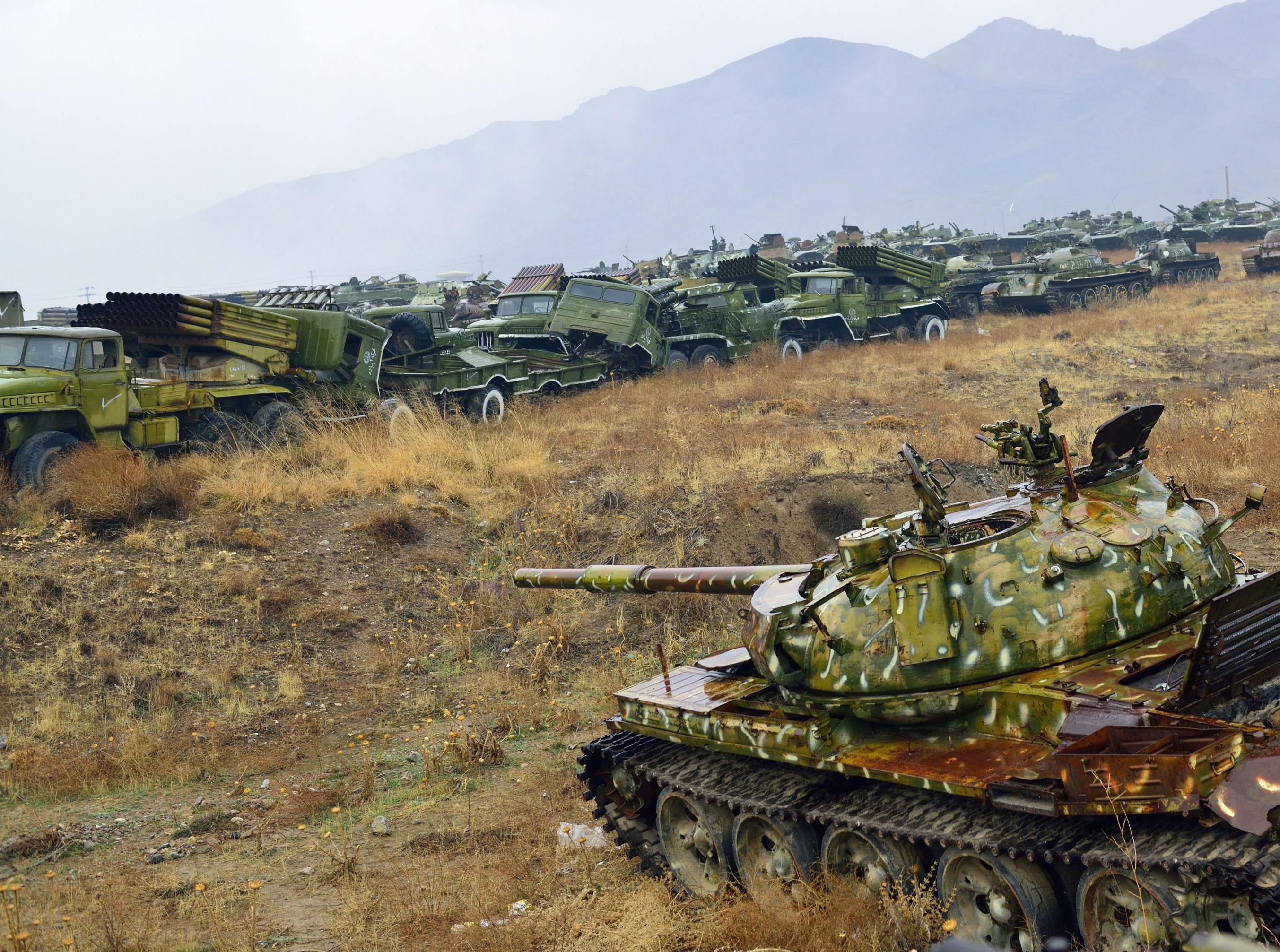 Советская боевая техника времен афганской войны неподалеку от Кабула