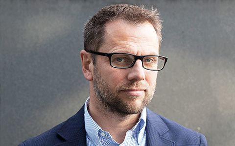 Александр Винокуров сам выдвинуться не смог, но Каца финансово поддержал