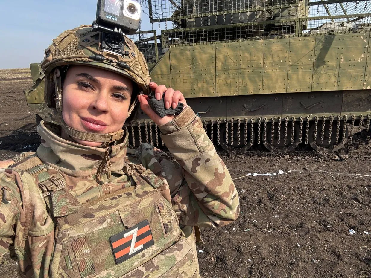Anna Prokofieva, a correspondent for Russia's state-controlled propaganda broadcaster Channel One, takes a selfie in camouflage gear on March 16, 2025. A patch with the Russian pro-war “Z” symbol can be seen on her chest. Photo: Prokofieva’s Telegram channel.