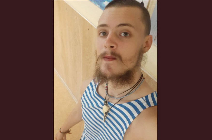 Michael Gloss in a horizontally striped undershirt known as the “telnyashka” — a distinctive part of the uniform of Russia's Airborne Troops (VDV). Photo: Personal archive / IStories