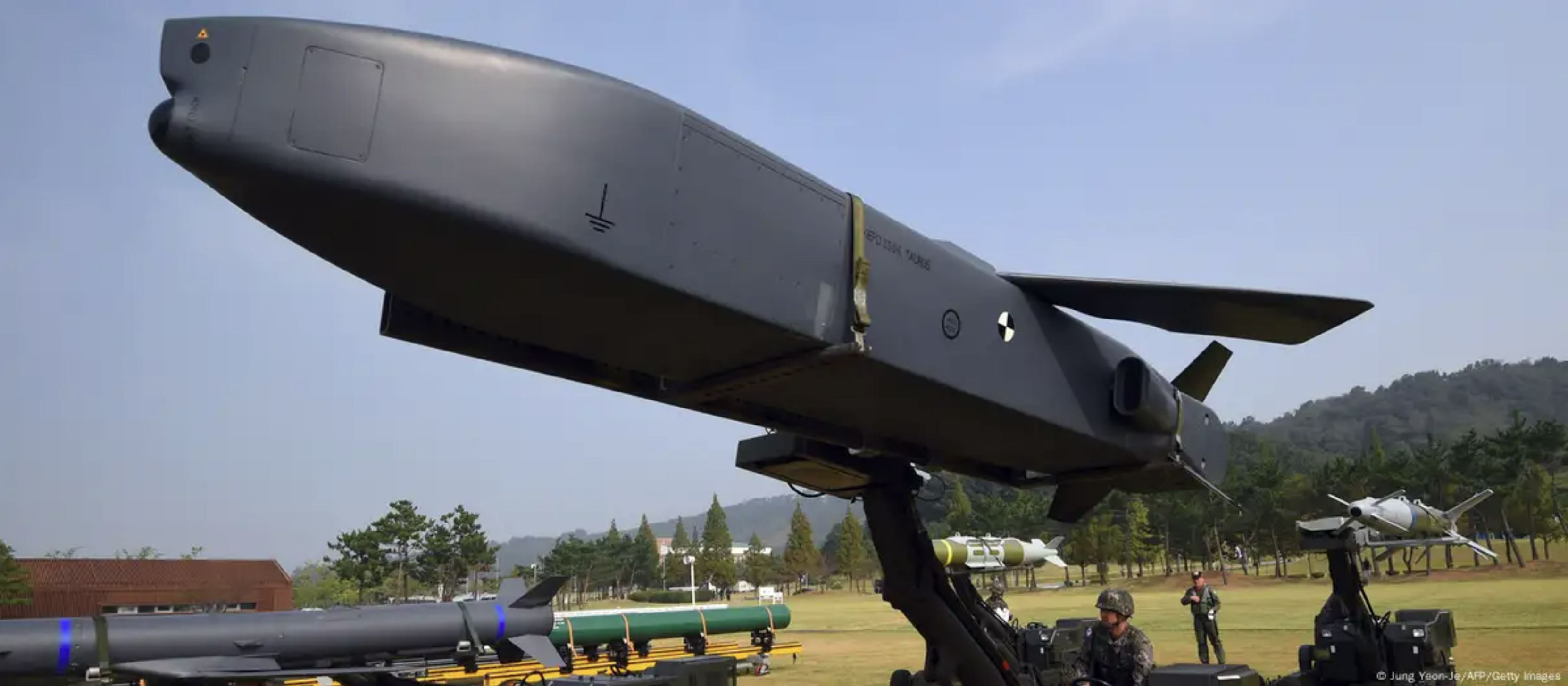 Крылатая ракета Taurus. Фото: Jung Yeon-Je/AFP/Getty Images