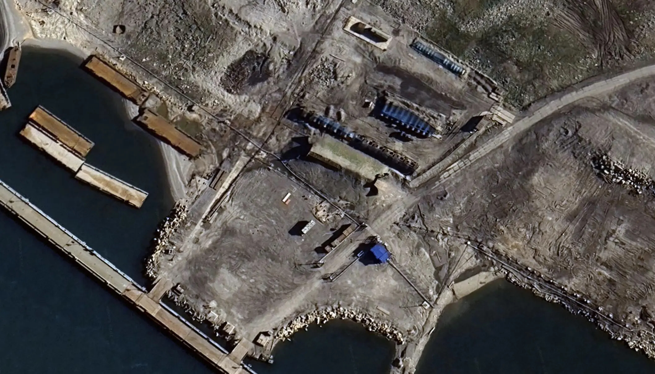 Blue-tinted metal nets, known as “cope cages,” cover three rows of fuel storage tanks near the Russian port facility in Severny on the Novaya Zemlya archipelago. Source: Google Earth / The Barents Observer