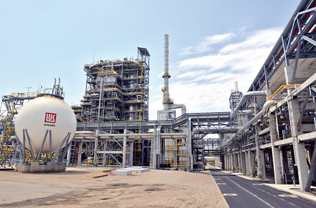 The Lukoil refinery in Burgas is Bulgaria's largest. Photo: Nadezhda Chipeva / Capital.bg