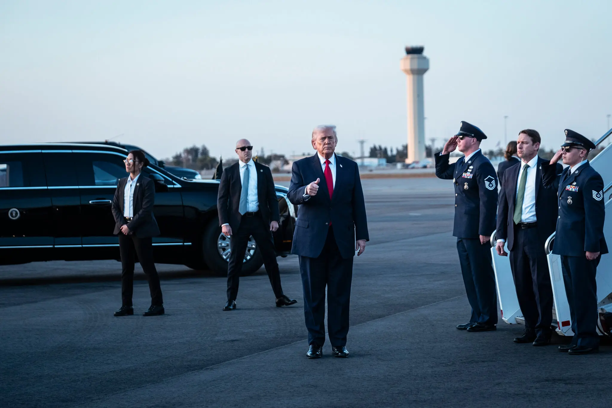 Фото: Трамп в Международном аэропорту Палм-Бич, февраль 2026 / The New York Times