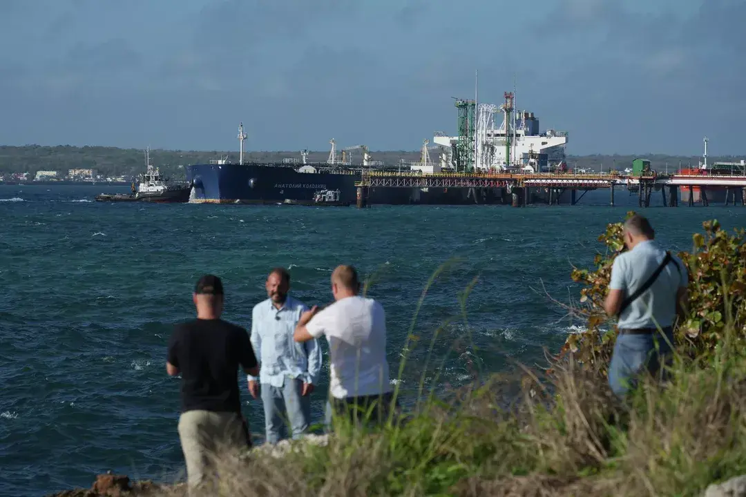 The Russian tanker Anatoly Kolodkin, carrying more than 700,000 barrels of crude oil, docked in the Cuban port of Matanzas on March 31, 2026. Photo: Ramon Espinosa / AP Photo