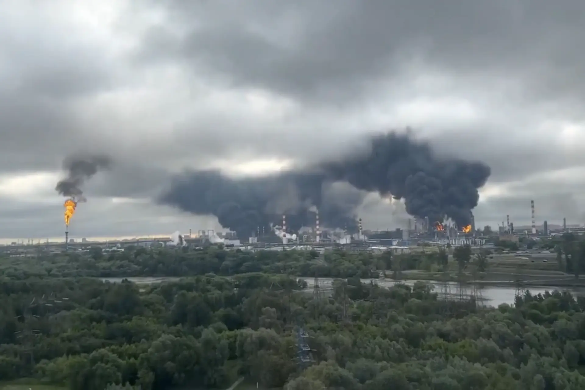 OSINT analysts report hits on several key units at Moscow Oil Refinery in largest Ukrainian attack since 2022