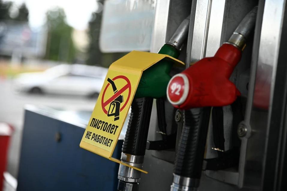 Leningrad Region authorities acknowledge fuel crisis, propose rationing amid “nuclear” lines at gas stations