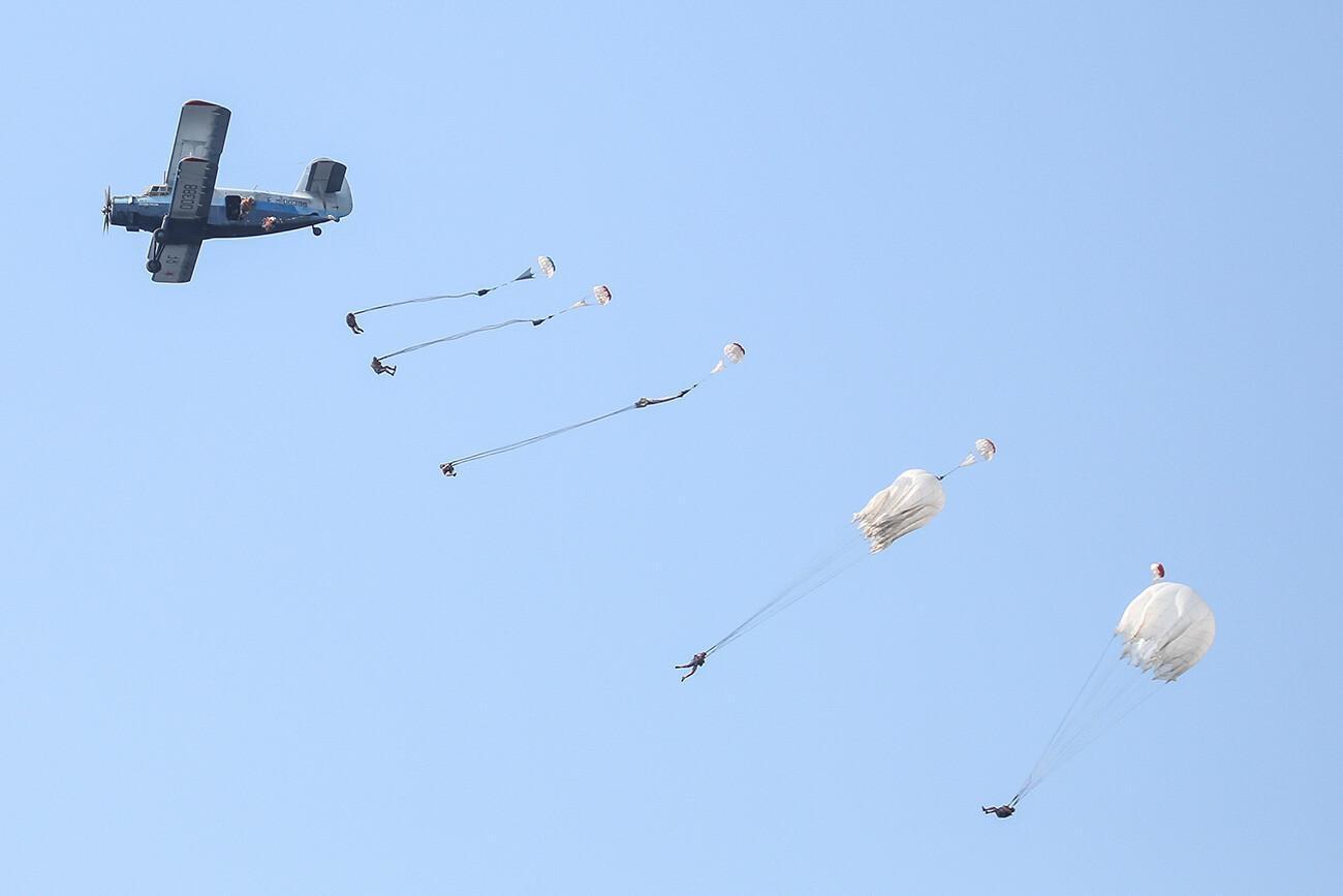 Missed approach: Russia falls back on 1940s “corn duster” aircraft after new projects stall