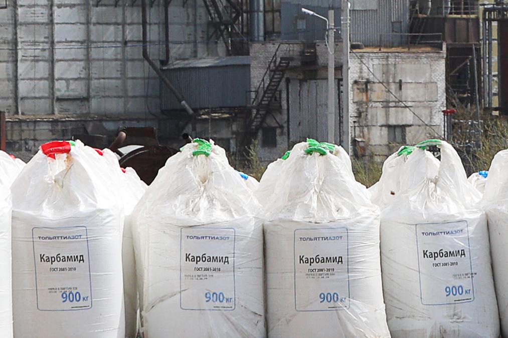Putin offers fertilizer to U.S. in attempt to “restore relations” — but shipments never stopped after Russia invaded Ukraine, expert says